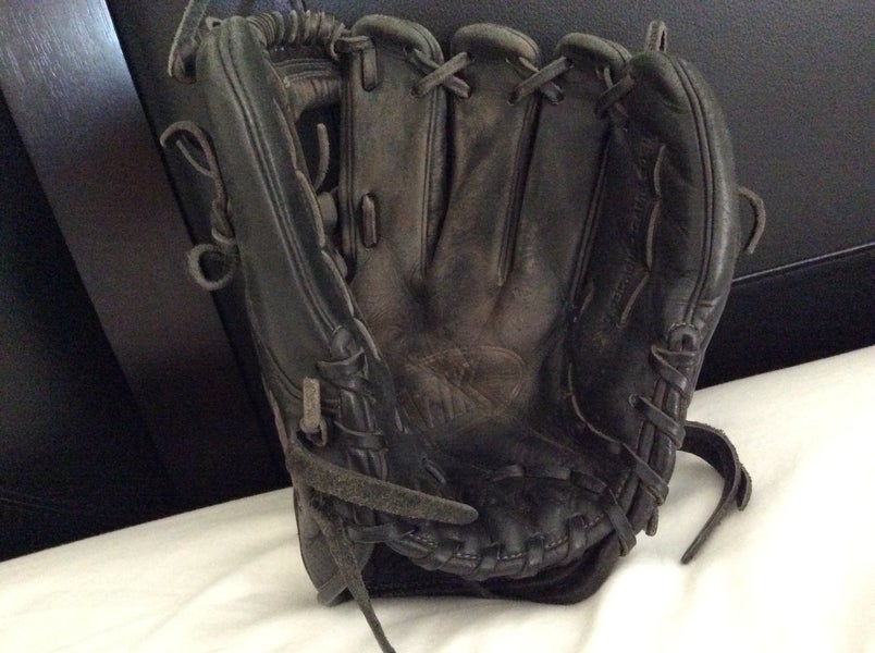 Black Used Kid Pitch (9YO-13YO) Wilson Infield Right Hand Throw A1k Baseball Glove 11.25"