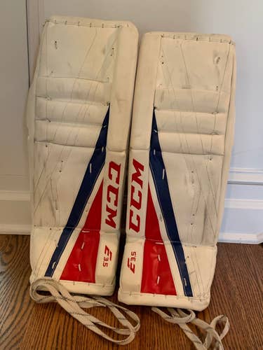 White Used Youth 22" CCM Extreme Flex lll Goalie Leg Pads