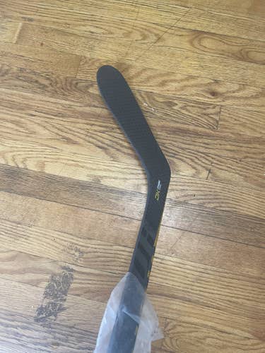 Warrior Alpha DX Gold 75 flex W28 Grip Hockey Stick