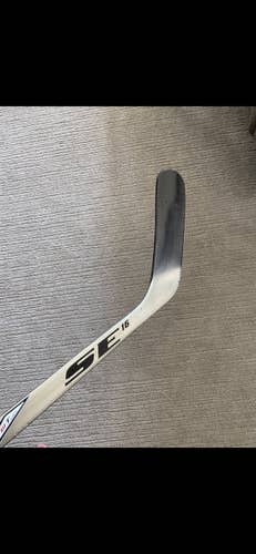 Senior Left Hand  SE16 Hockey Stick