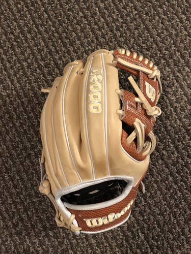 High School/College Infield 11.5" A2000 Baseball Glove