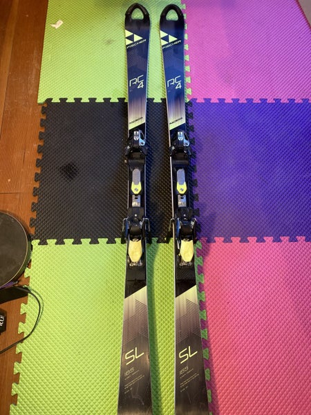 Used Men's 2018 Fischer Racing RC4 World Cup SL Skis, 208 1 model, With Bindings Max Din 16