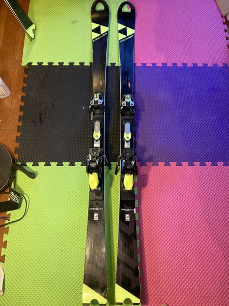 Excelent condition Men's 2019 Fischer Racing RC4 World Cup SL Skis, Model 236 With z20 Bindings