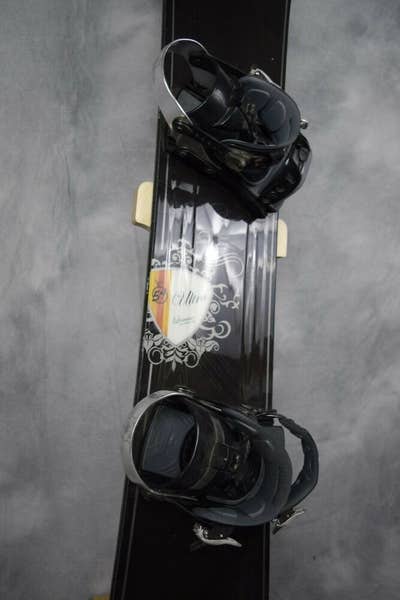 LAMAR ULTRA SNOWBOARD SIZE 154 CM WITH LARGE LAMAR BINDINGS