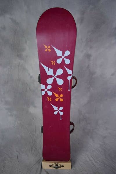 BURTON TROOP WOMENS SNOWBOARD SIZE 146CM WITH MEDIUM BURTON