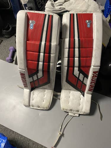 Vaughn VE 8 intermediate 30+2 goalie pads