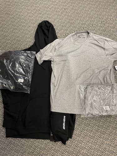 BAUER XL Core sweatshirt and XL TEAM TEC t-shirt 2 pack!!