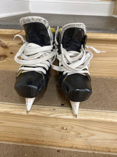 Used Bauer Regular Width  Size 4 Supreme 1S Hockey Goalie Skates