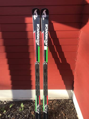 Used 2017 Nordica 163cm R17 Junior Race Skis