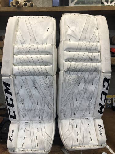 White Youth 28 + 1” CCM  Extreme Flex E4.5 Goalie Leg Pads