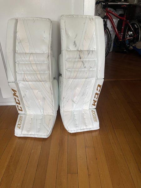 White CCM Eflex 4 pro pads 32+ 2.5