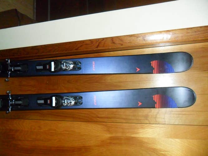 Used Men's 2020 Dynastar All Mountain Skis With Bindings Max Din 10