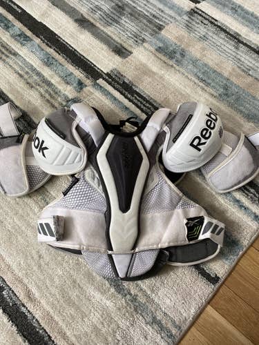 Reebok Used Small Senior Shoulder Pads