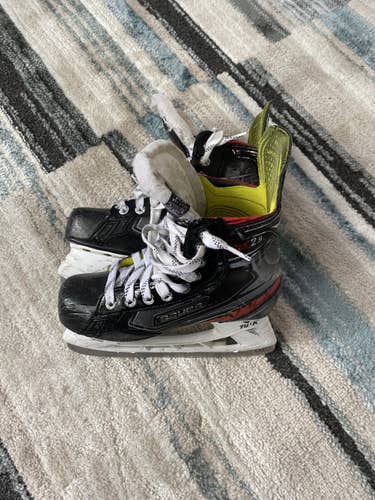 Bauer Used Junior Size 3.5 Regular Width Hockey Skates