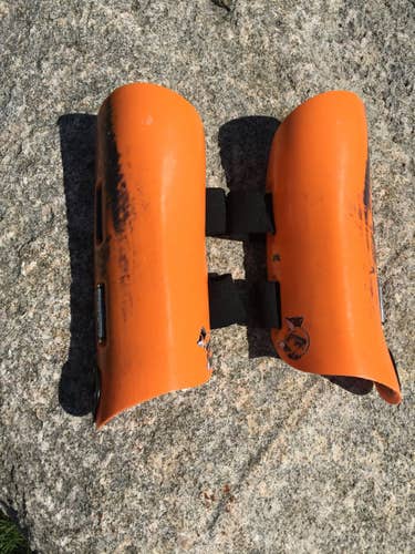 Fuxi SkierQuest Shin Guards Used JR 11.5 Shin Guard