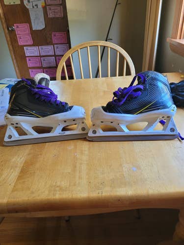 Junior Used CCM Goalie Skates Regular Width Size 3