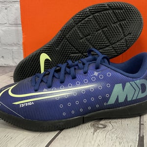 Nike Boy’s Vapor 13 Academy MDS Indoor Soccer Shoes Size 1Y Blue New With Box