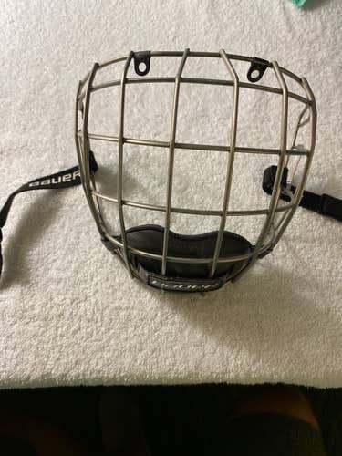 Bauer REAKT small cage grey