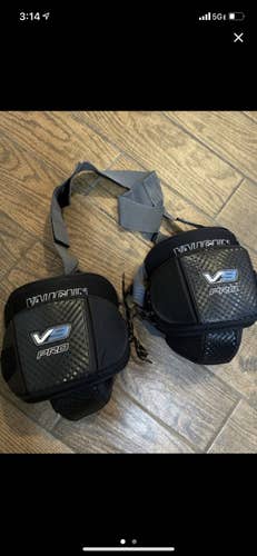Vaughn V9 pro knee pads
