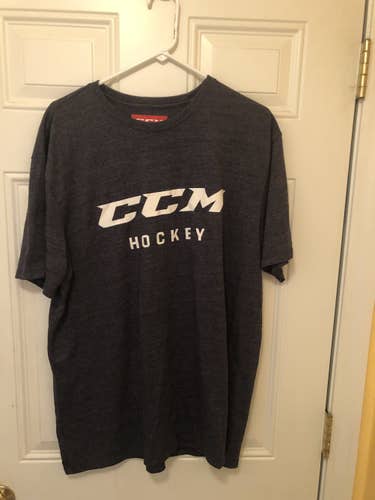 NAVY Used Men's Adult XXL CCM Shirt