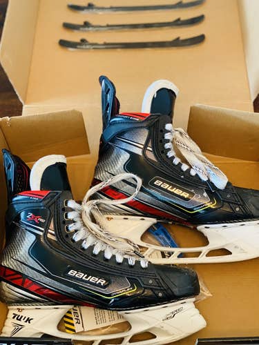 Senior Bauer Extra Wide Width Pro Stock Size 8 Vapor 2X Pro Hockey Skates