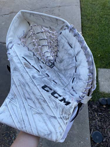CCM E-Flex 4.9 Goalie Glove Intermediate