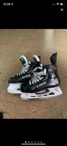 Senior Bauer Regular Width  Size 7 Supreme 2S Pro Hockey Skates
