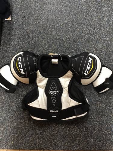 Junior Large CCM  Tacks 1052 Shoulder Pads