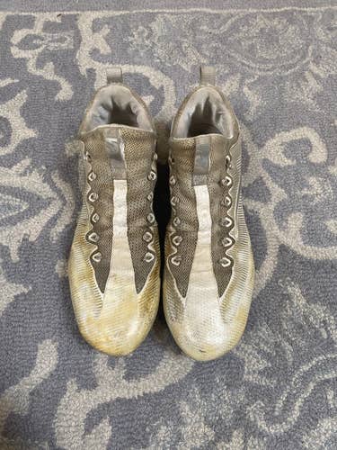 White Men's Molded Cleats Low Cut Vapor