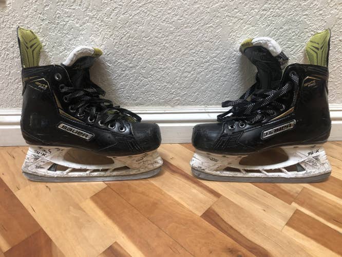 Junior Bauer Regular Width  Size 3.5 Supreme Hockey Skates