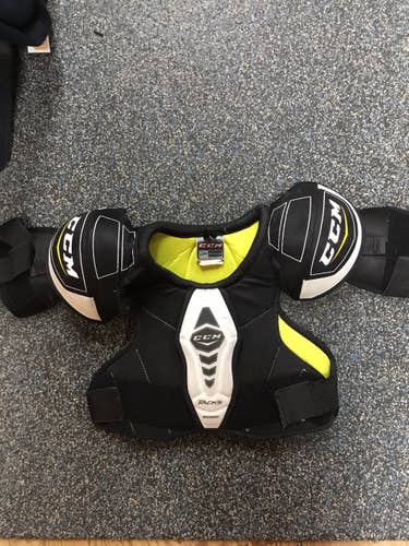 Junior Medium CCM  Tacks 2052 Shoulder Pads