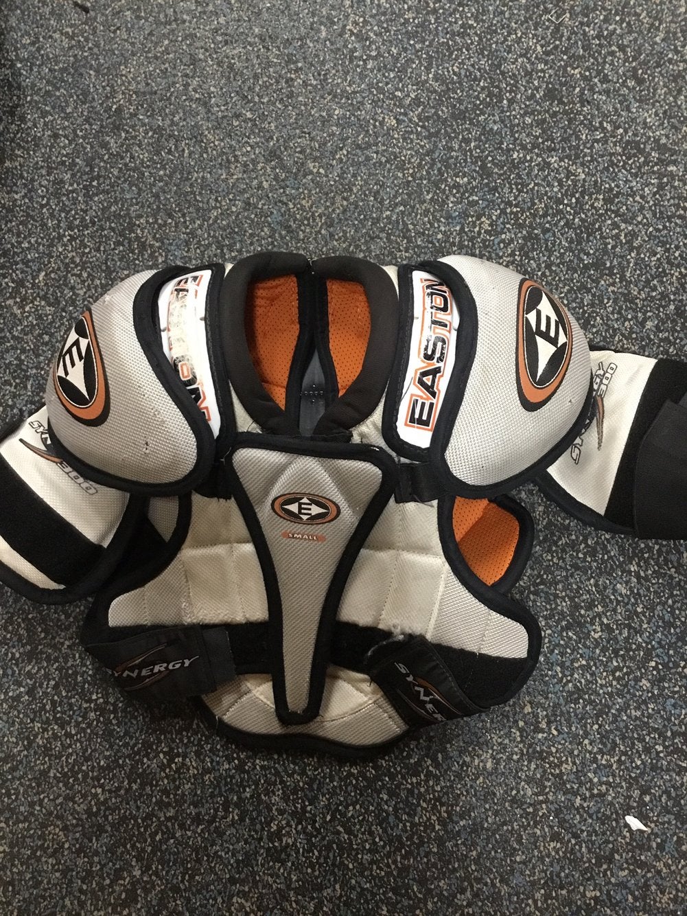 Easton Synergy 450 Shoulder Pad Review 