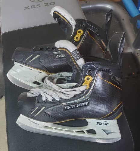 Junior Used Bauer Supreme One.9 Hockey Skates Regular Width Size 4.5