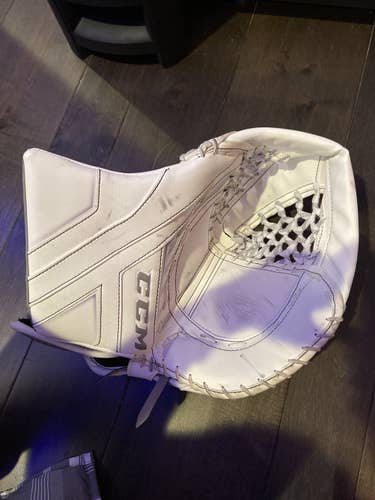 CCM Axis pro glove