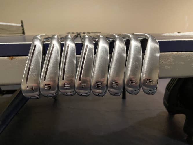 Men's Right Handed Regular Flex Steel Shaft P790 Iron Set