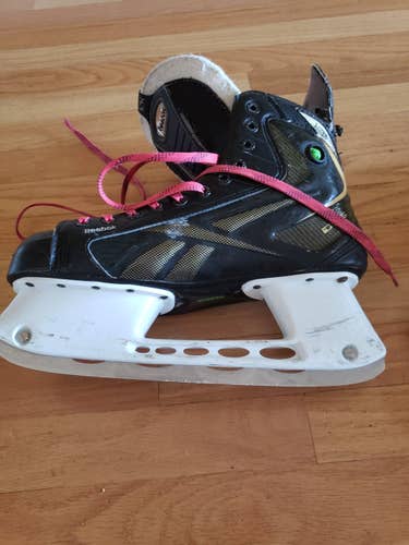 Senior Used Reebok Hockey Skates Regular Width Size 10.5