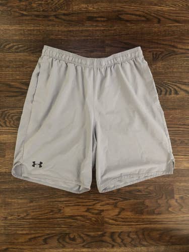 Under Armour Shorts - WITH POCKETS - Size Large
