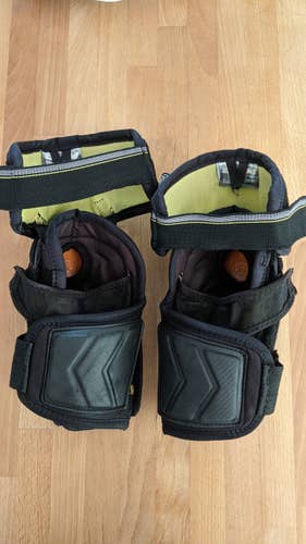 Senior Used Medium CCM tacks 6052 Elbow Pads