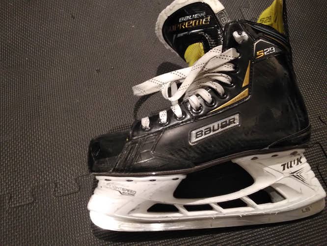 Senior Used Bauer Supreme S29 Hockey Skates Regular Width Size 8.5