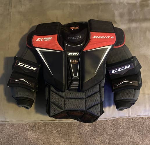 Senior Used Medium CCM Extreme Flex Shield II Goalie Chest Protector
