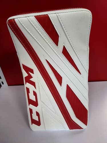 Red/White Senior New CCM Regular Extreme Flex 4 blocker