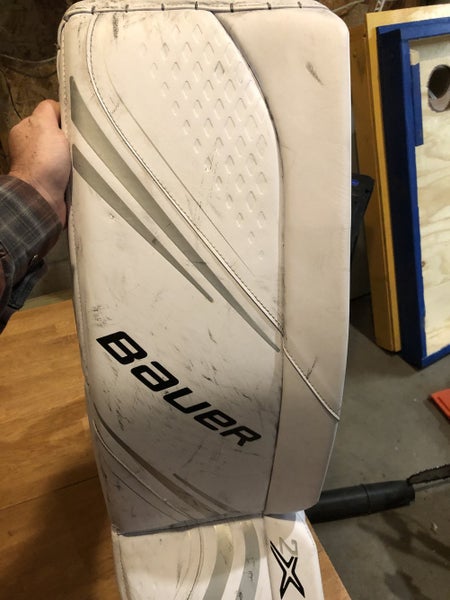 White Used Intermediate 30" Bauer Vapor 2X Goalie Leg Pads