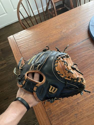 Brown High School/College Right Hand Throw 32.5" A2000 Baseball Glove