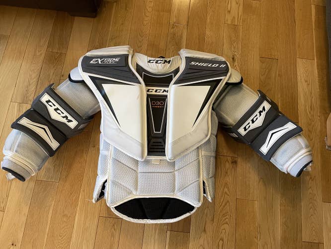 Senior Small CCM Extreme Flex Shield II Goalie Chest Protector