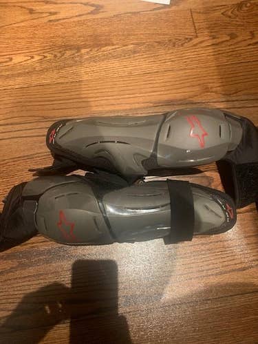 Black Used Mens Knee Protector