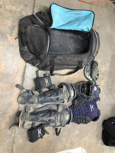 Used Intermediate Mizuno Catcher's Combo