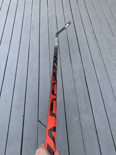Brand New Bauer Vapor Flylite RH Ice Hockey Stick P14 87 Flex