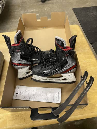 Youth Bauer Size 4 Vapor 2X Pro Hockey Skates
