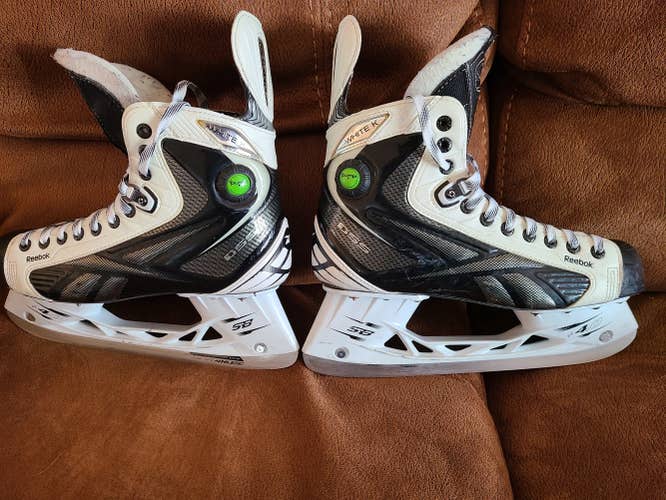Senior Used Reebok White k Hockey Skates Regular Width Size 9.5