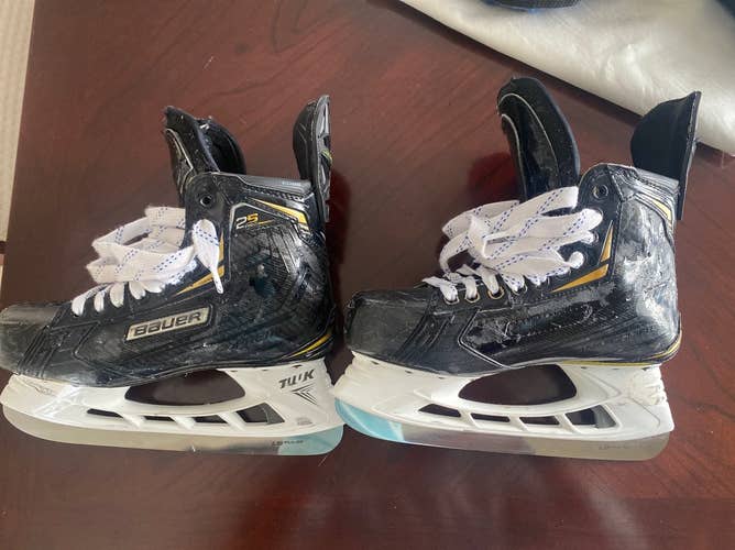 Used Bauer Regular Width Pro Stock Size 8 Supreme 2S Pro Hockey Skates